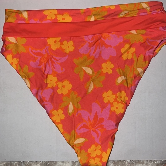 Beach Riot bikini set - Picture 5 of 9